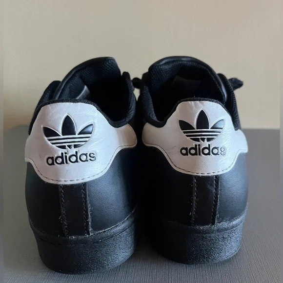 Adidas SUPERSTAR sneakers size 10.5 - Picture 5 of 11
